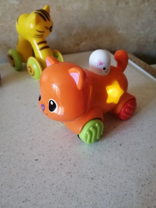 Сет от 3 играчки - котета на колелца за деца над 9 мес - 1г.