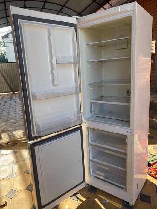 Холодильник hotpoint