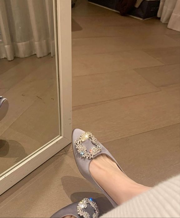 Вечерние туфли со стразой