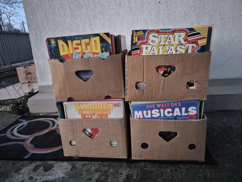Vând Lot 200LP (bucati) Discuri Vinil colectie muzica usoara mixta
