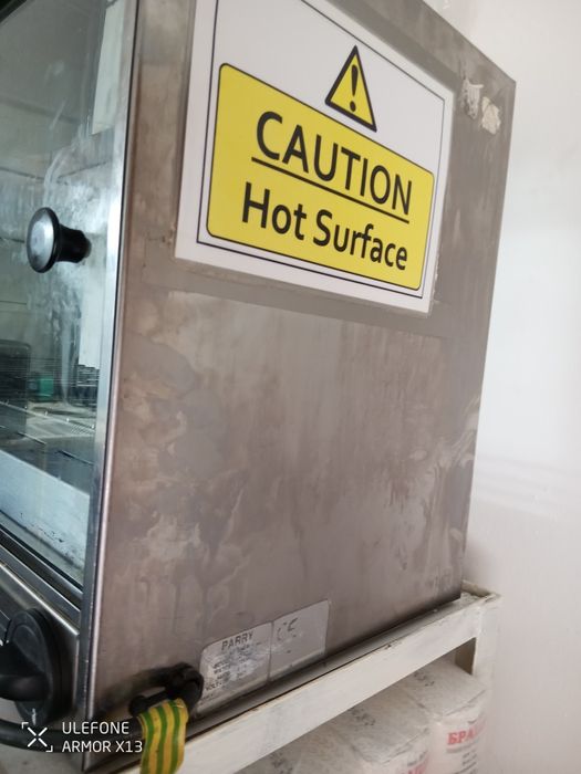 Топла витрина за храна