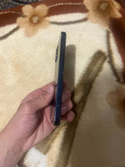 Айфон 12  70к торг бар