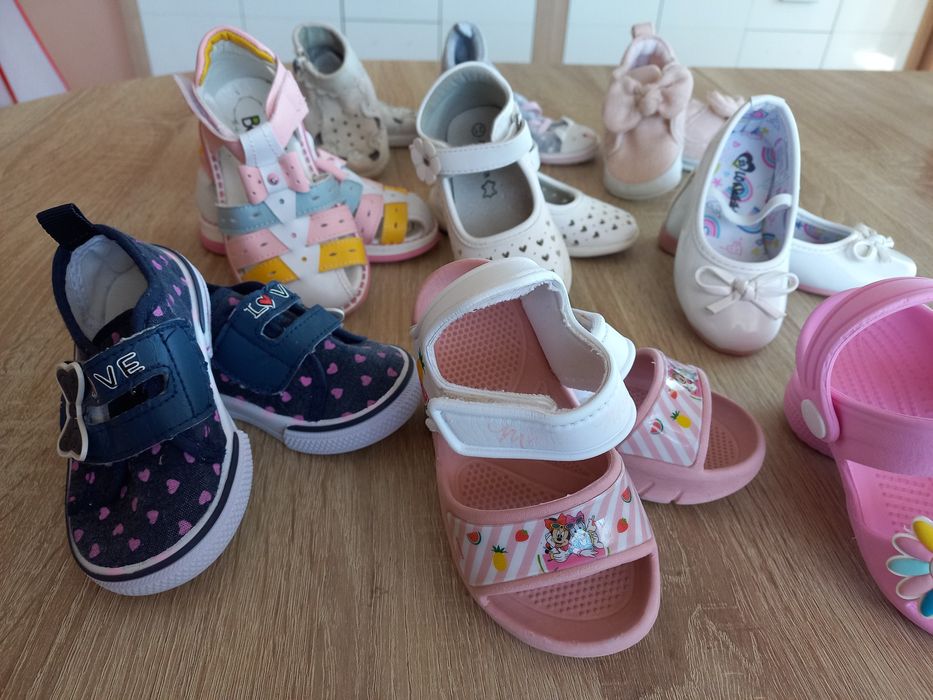 Детски сандали и обувки
