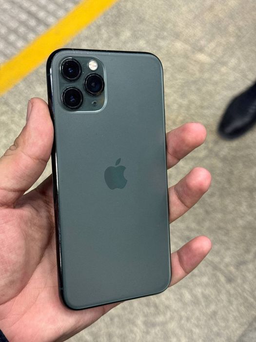 iPhone 11pro.          64