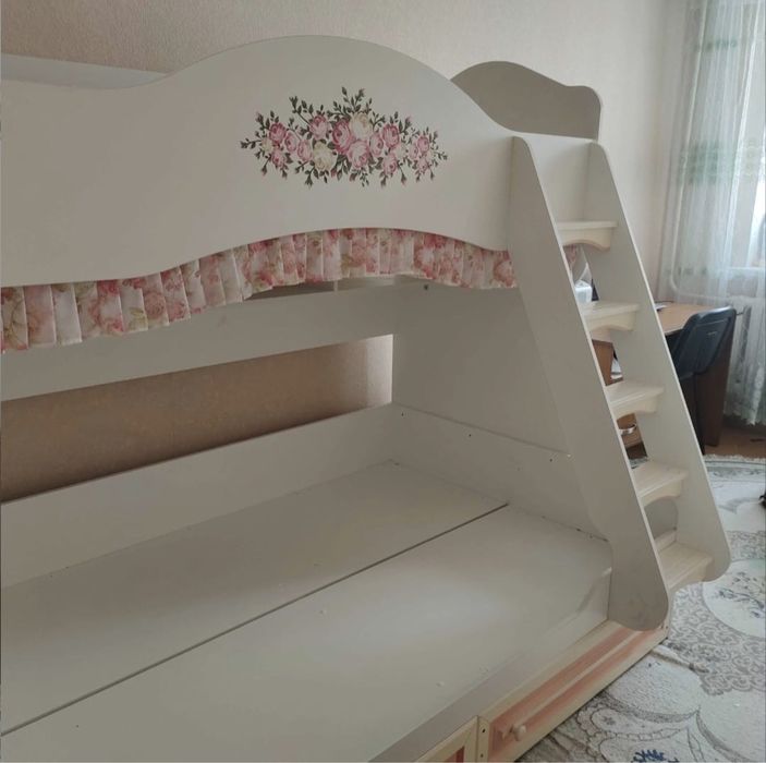 Даухъярусная кровать с матрасами