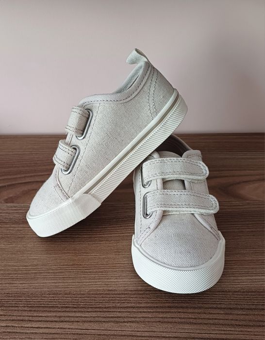 Нови гуменки hm 25 размер момче момиче