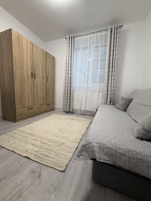 Închiriez apartament