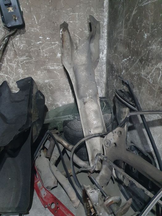 Продам Ауди  100 с4 запчасти