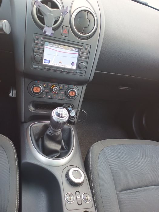 Vand Nissan qashqai 2.0 ,model 7 locuri
