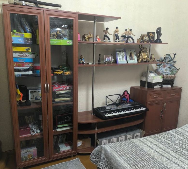 Продам стенку под телевизор