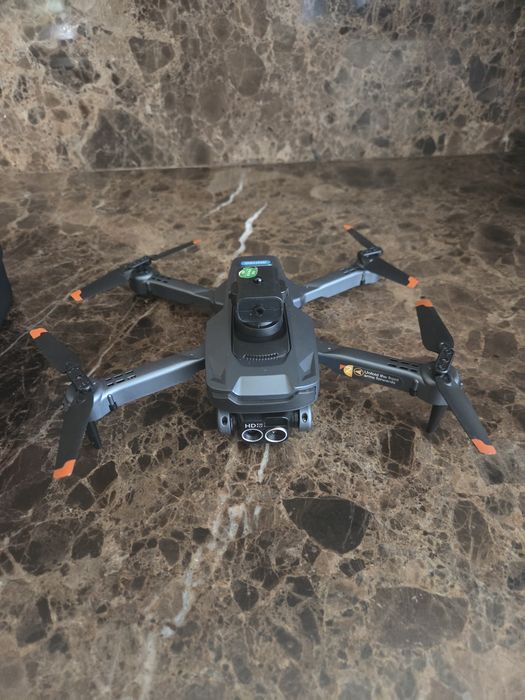 Продава. Дрон с 3 батерии