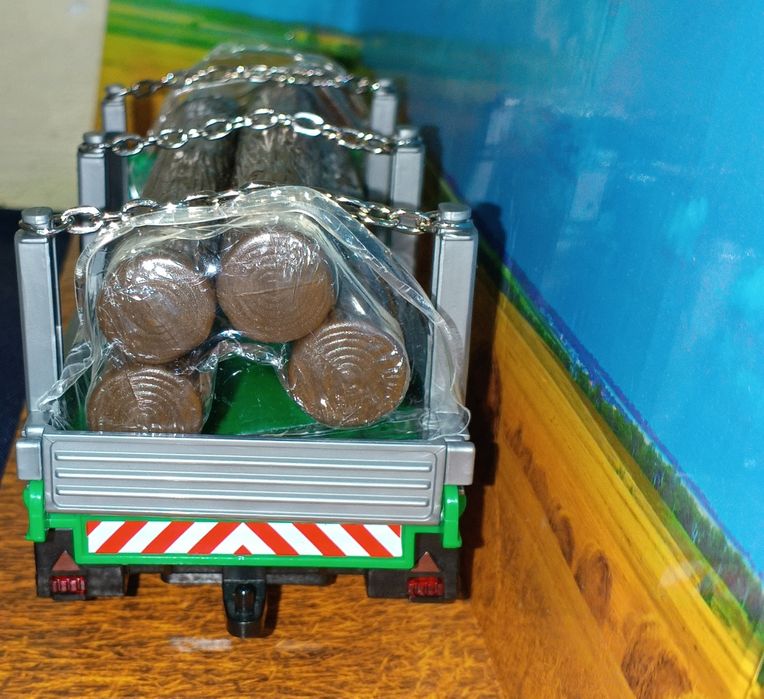 Металлический игрушечный трактор