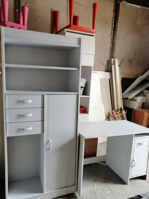 Продам шкаф и стол