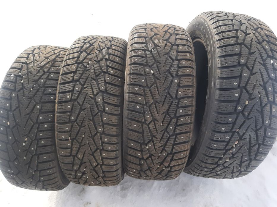Продам шины. 215/55/17 нокиан