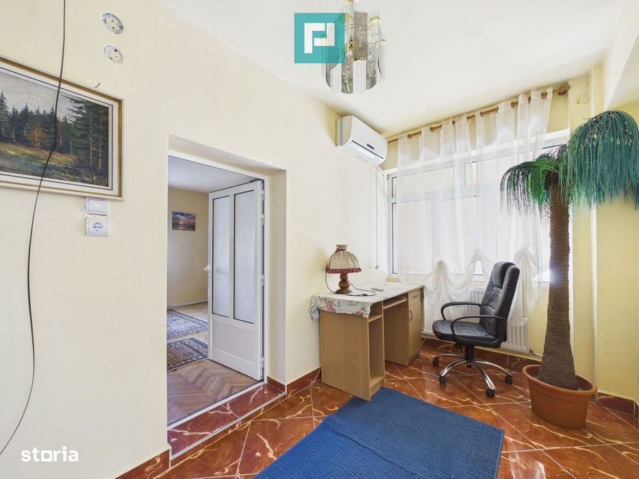 Casa cu multiple destinatii in Galsa