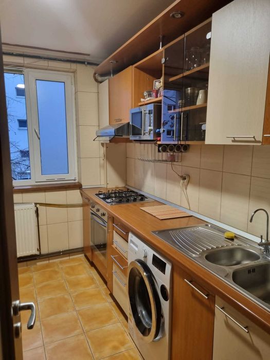Apartament 3 camere decomandat de închiriat – Auchan Titan | Centrală proprie | Parcare