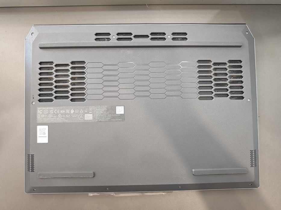 Laptop Lenovo LOQ15ARP9 (Ag44 B7297) - Garantie 2 ani!