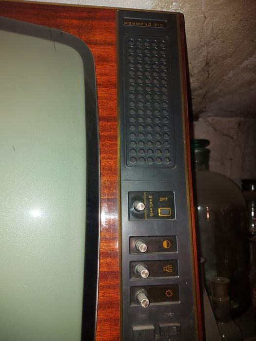 Ретро телевизор изумруд ссср