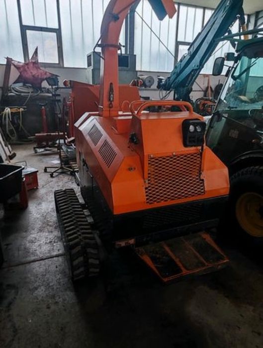 Tocător crengi Jensen A528 pe șenile