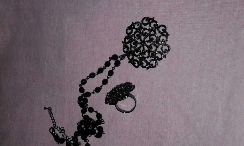 Набор бижутерии.