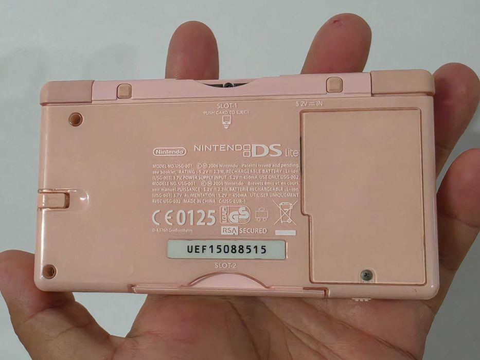 Nintendo DS lite roz complet cu 2 jocuri