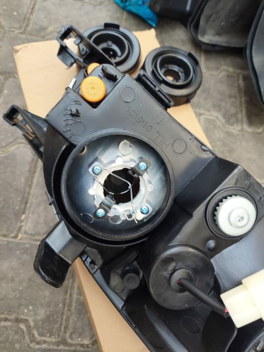 Авенсис фара хрустальный доресталинг