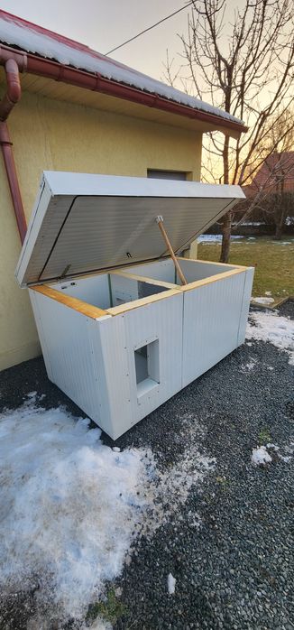 Vand cusca pentru  caine de talie medie