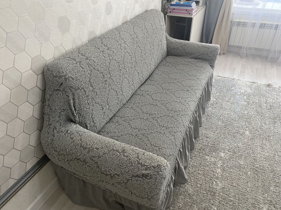 Диван с креслами.