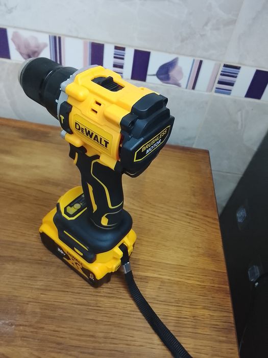 Autofiletanta DeWalt cu o baterie de 6 a NOU