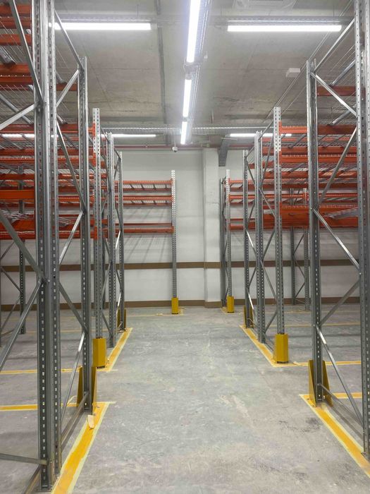 Стелажи за палети 8.50м дължина на редица с 1+2 нива за 27 палетоместа