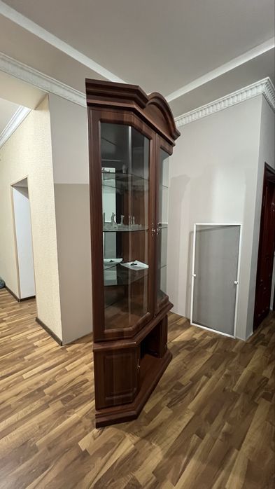 Продам шкаф-витрина (сервант/горка)