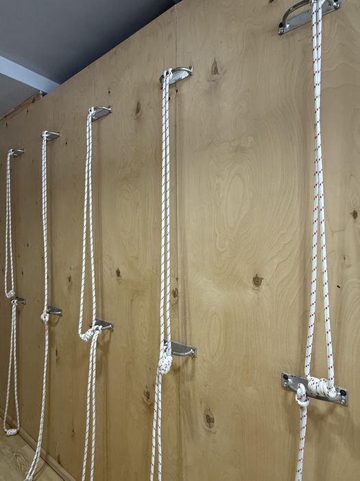 Инвентарь для йоги