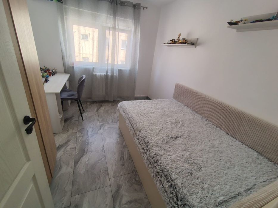 Apartament cu 4 camere etajul 3