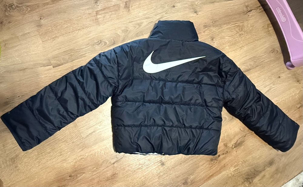 Дамско яке Nike с две лица