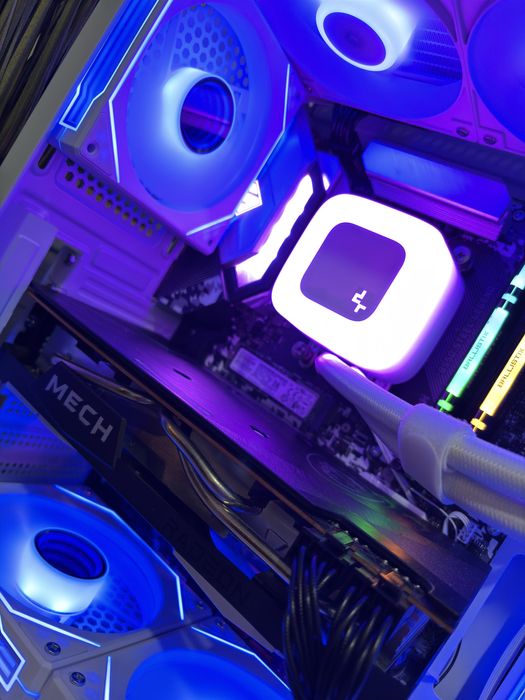 Бял геймърски компютър Ryzen 5600/RX6700XT 12GB/Aio/16 Ram/512 ssd/700W