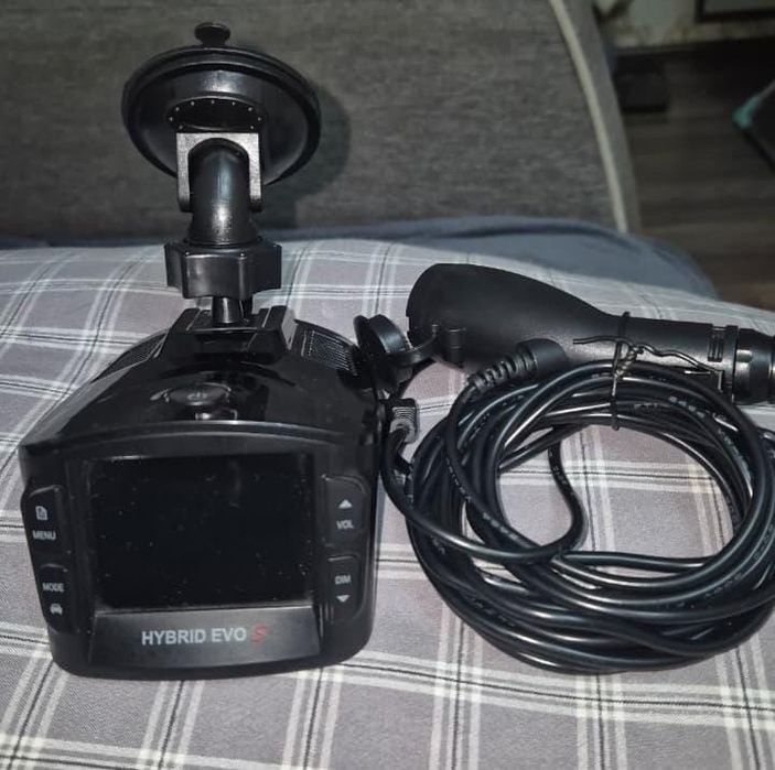 Продается видеорегистратор Hybrid Evo S черный