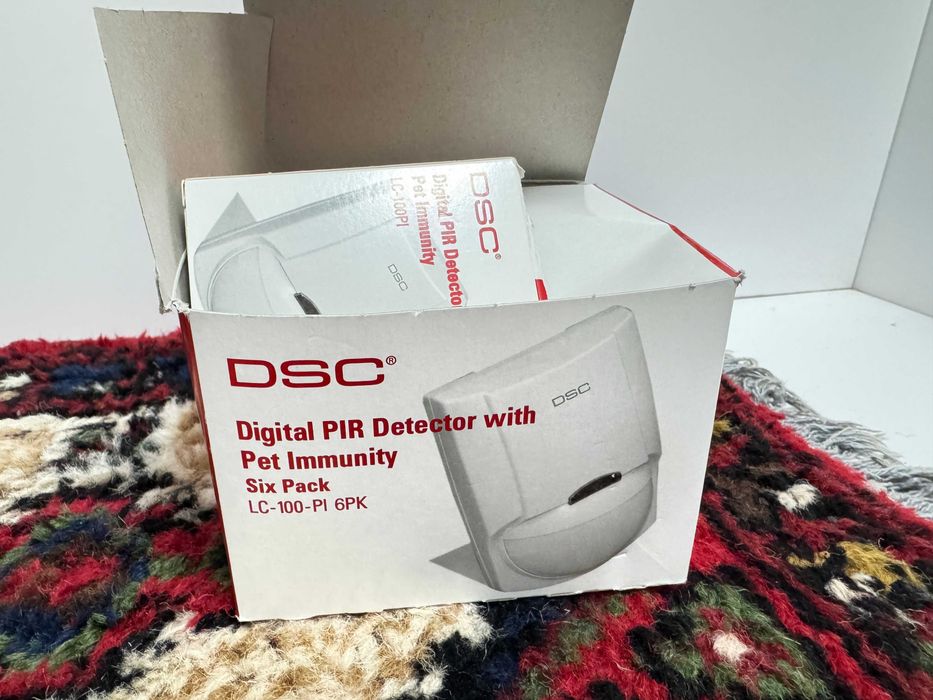 centrala alarma cu 6 PIRi DSC P585