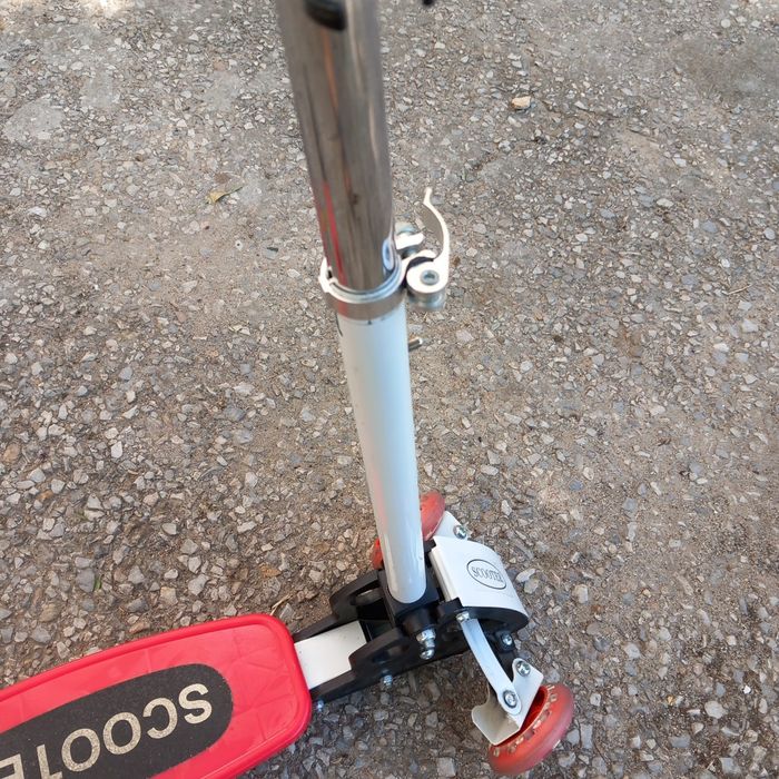 Детски   скутер                 .