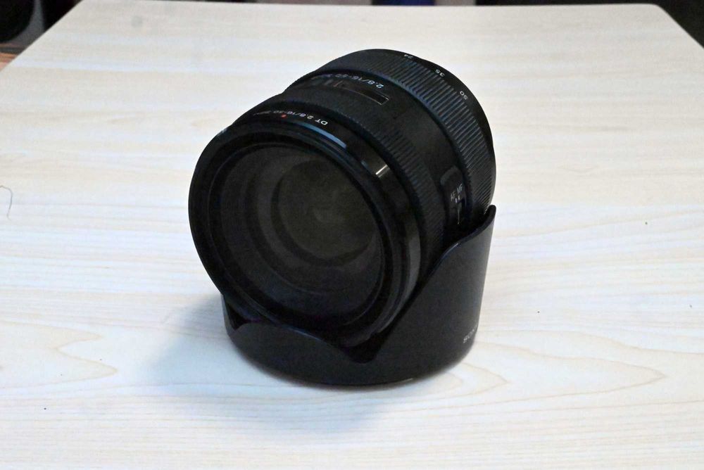 Продавам професионален обектив SONY SAL 16-50/2,8