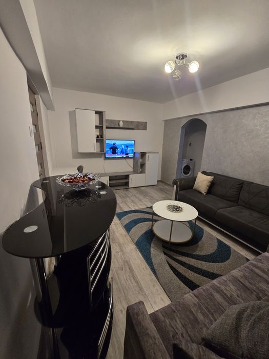 Persoana fizica,vând apartament cu 2 camere în inima orașului Galati
