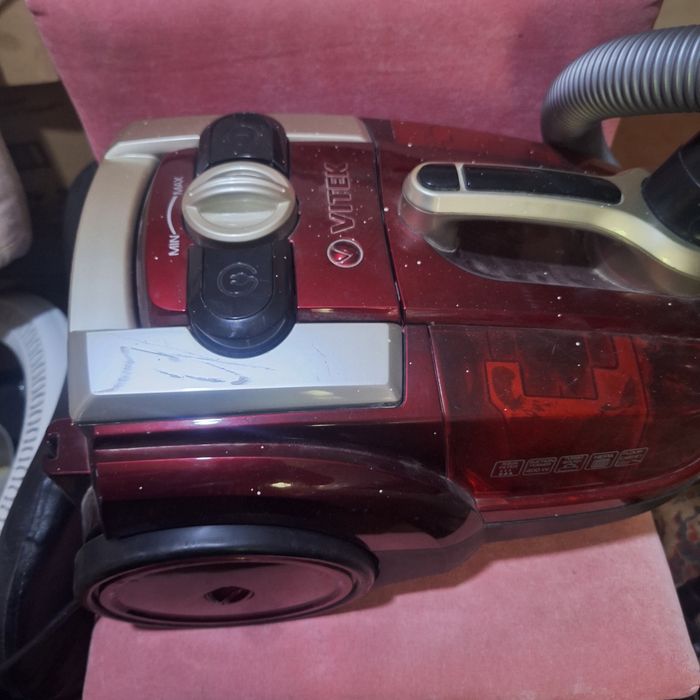 Пылесос Vitek рабочии