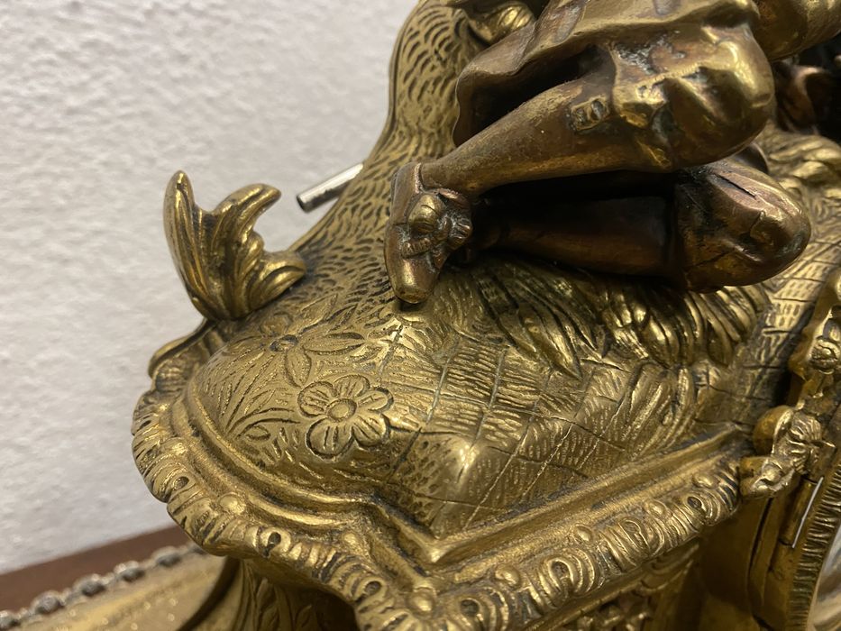 Френски каминен часовник от масивен месинг бароков часовник