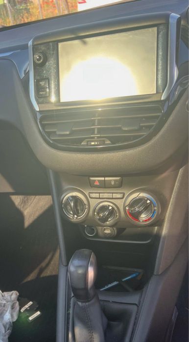 На части Пежо 208 1.2i 5ск 2016г Peugeot 1.2 VTi, 82 hp