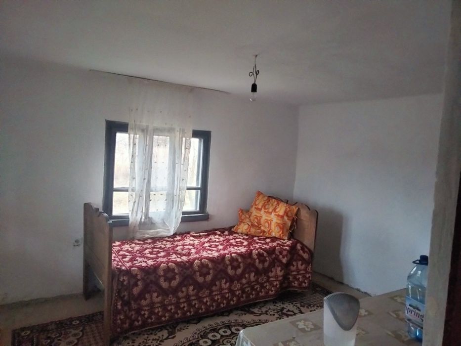 Casă de vânzare ,locuibilă, cu potențial cat gradina ei