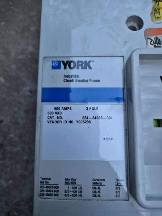 Întrerupător cu declanșator tip USOL, heblu. 600 amps, 3 faze, maneta