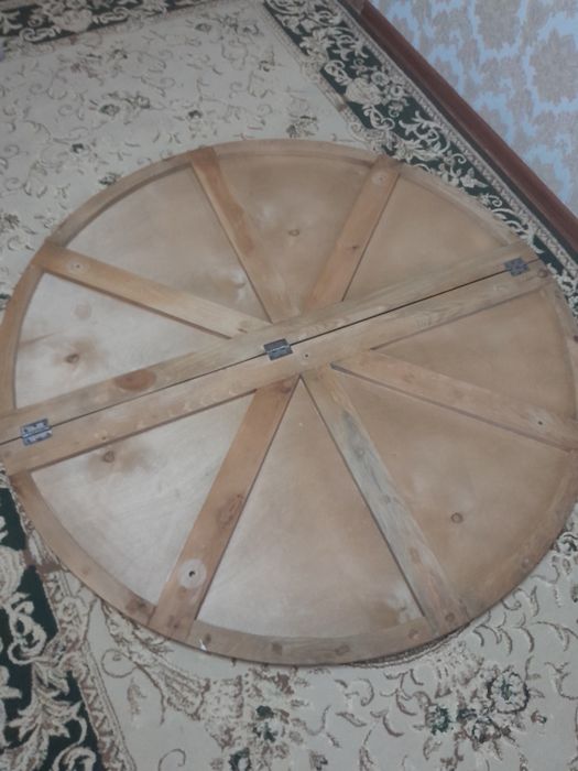 Продам круглый стол