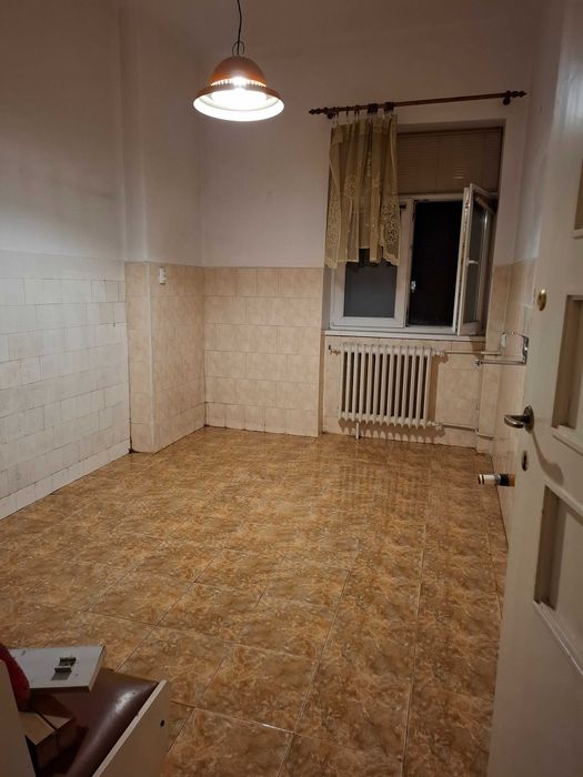 Inchiriez apartament 2 camere  central piata 700