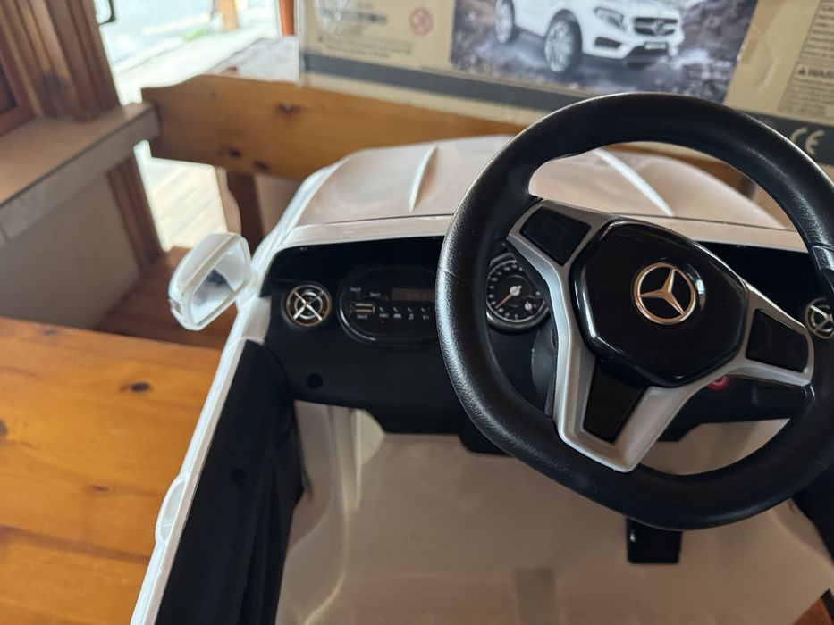 Децка електрическа кола