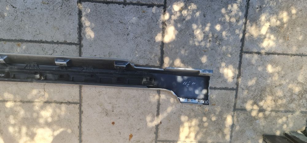 Prag stânga passat b8