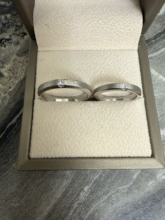 Обручальные кольца с бриллиантом
